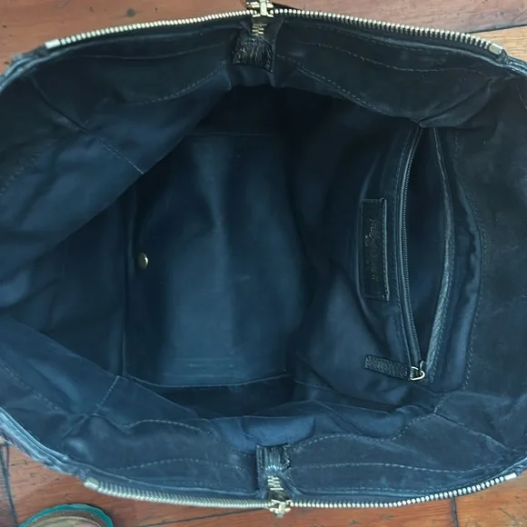 Authentic Yves Saint Laurent Patent Leather Shoulder Bag - Picture 12 of 13